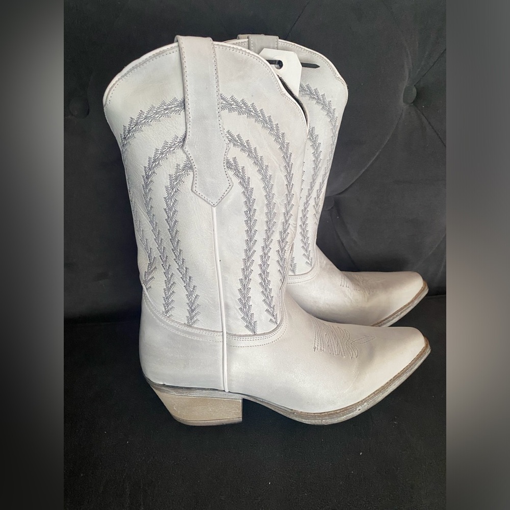 Classic Western Mid-Calf Cowboy Boot Embroidered gray
Size 9 New
